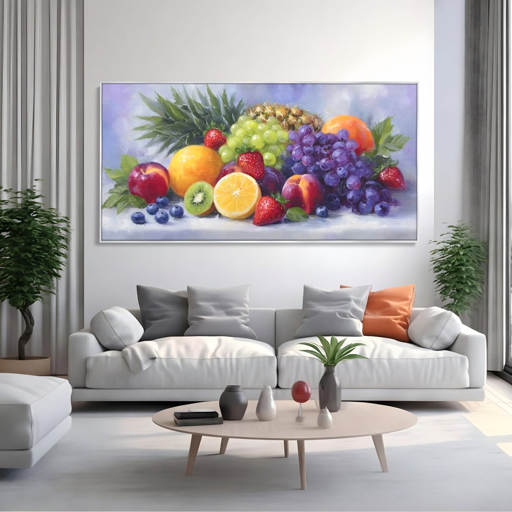 Tablou canvas cu pictura cu cos de fructe, in rama de aluminiu argintiu, pe perete intr-un living